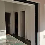 Robinson House Duje *