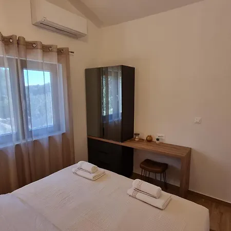 Robinson House Duje Casa de Férias *