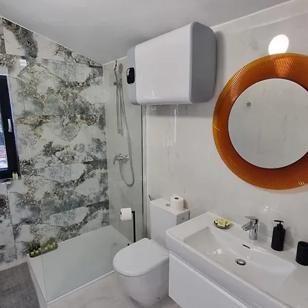 Robinson House Duje Casa de Férias *