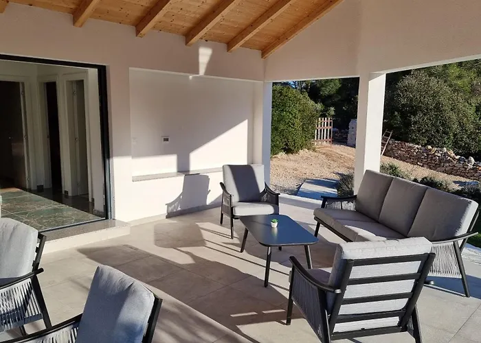 Robinson House Duje Дом отдыха *