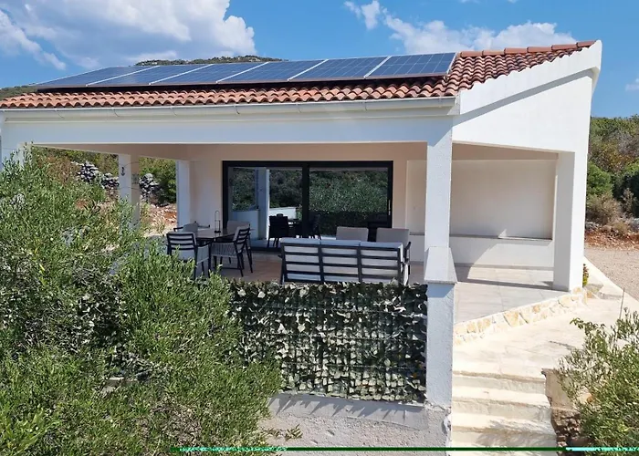 Robinson House Duje