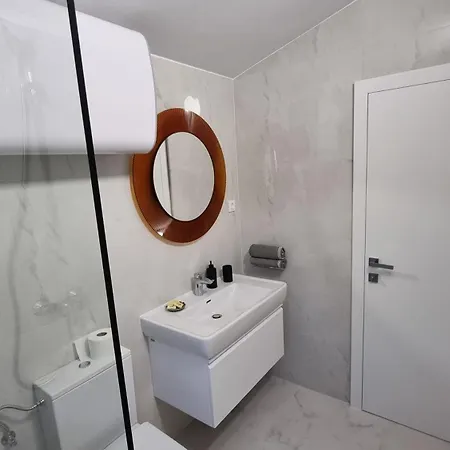 Robinson House Duje Semesterbostad *